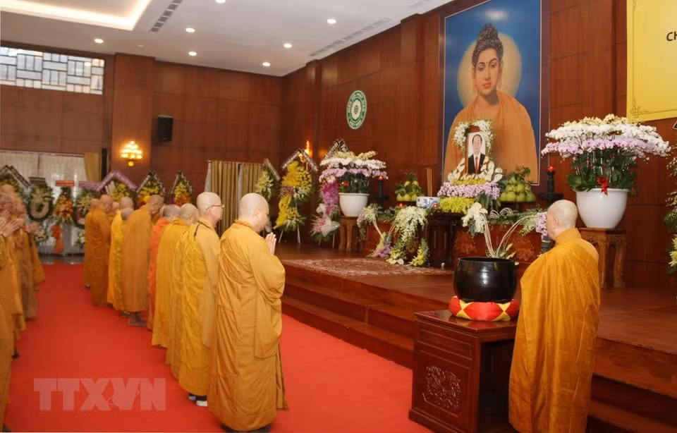 Los actos fúnebres se iniciarán a las 7:30 (hora local) del día 27 de septiembre en la Casa Funeraria Nacional, en la calle Tran Thanh Tong, Hanoi. El encierro tendrá lugar desde las 3:30 (hora local) del mismo día en la tierra natal del Presidente en la comuna de Quang Thien, distrito de Kim Son, provincia de Ninh Binh. (Foto: VNA)