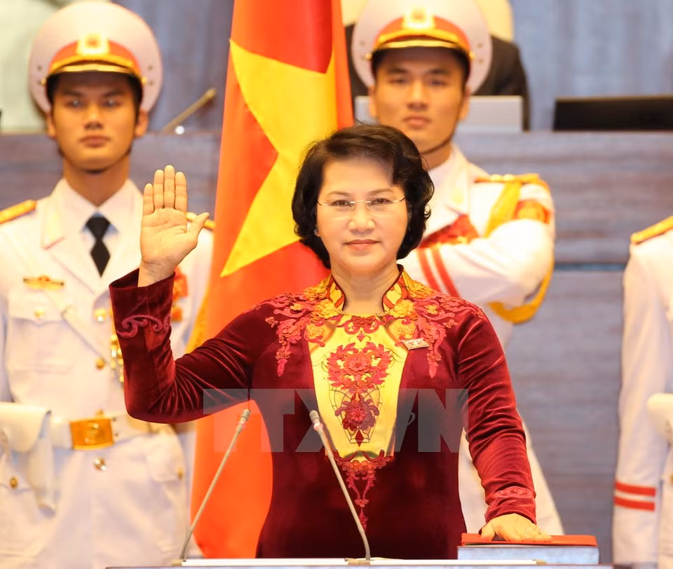Kim Ngan jura ante la Asamblea Nacional (Fuente: VNA) 