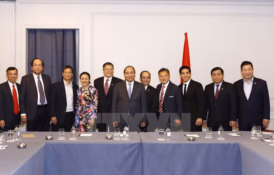 El premier Nguyen Xuan Phuc dialoga con intelectuales vietnamitas en Estados Unidos (Fuente: VNA)