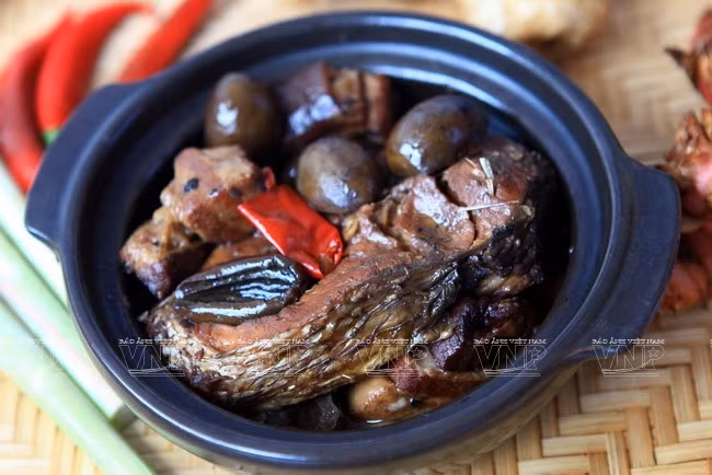 El plato tiene sabor fresco del pescado, el rico y ligero ácido de tram y picor de los condimentos. (Fuente: VNA)