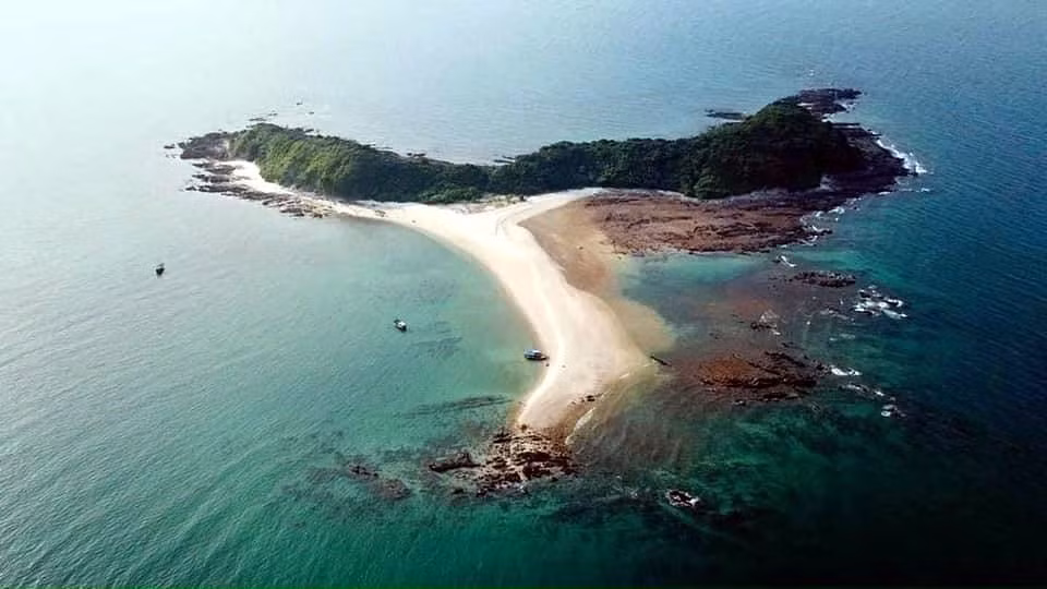 La isla “Ca Chep” (Carpa) en la comuna de Dong Tien del distrito de Co To, vista desde arriba (Fuente: VNA)