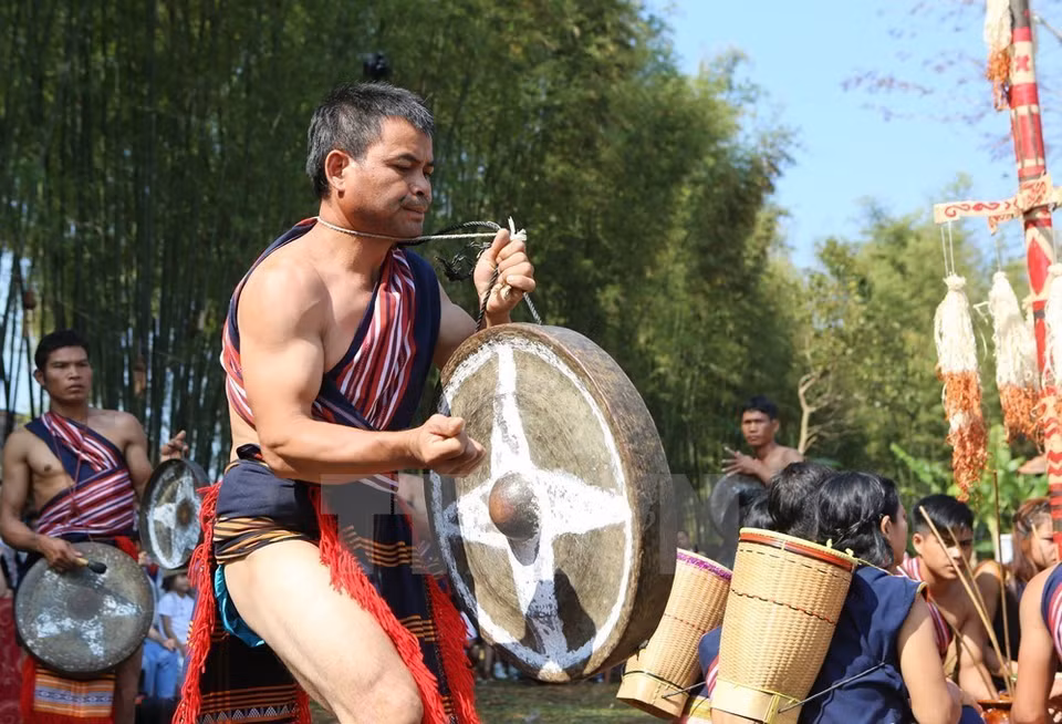 Tocan "gongs" en el festival. (Fuente: VNA)