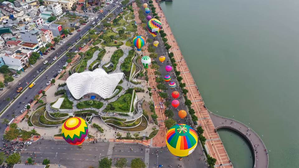El Día festivo de Globos Aerostáticos da la bienvenida a la reapertura de los vuelos internacionales a la ciudad de Da Nang (Fuente: VNA) 