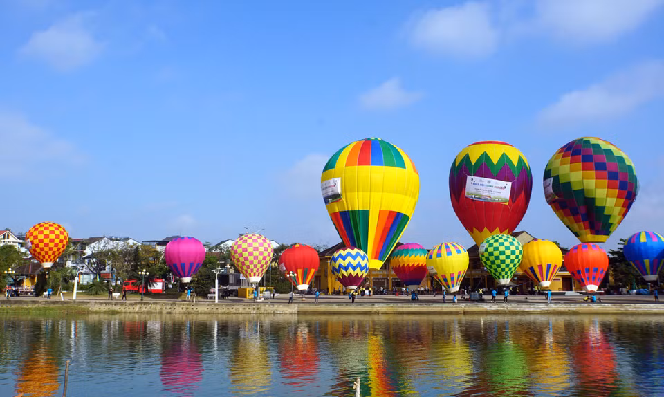 Presentación de globos aerostáticos en el festival (Fuente: VNA) 