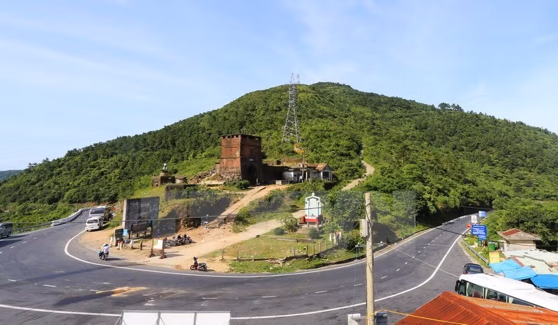 El sitio nacional de la reliquia de Hai Van se sienta encima del paso. (Foto: VNA)