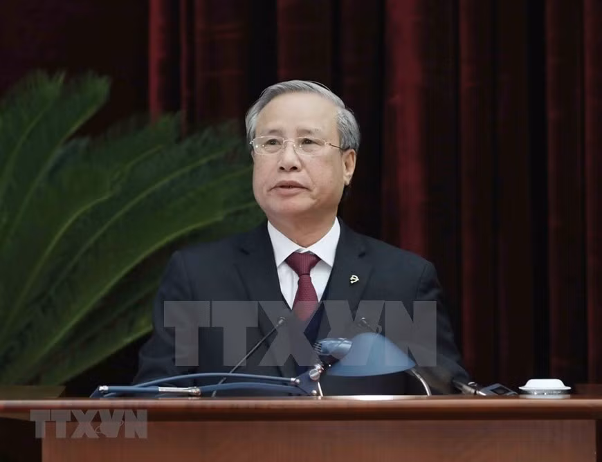 El miembro del Buró Político y permanente del Secretariado del PCV, Tran Quoc Vuong, interviene en la cita. (Foto: VNA)