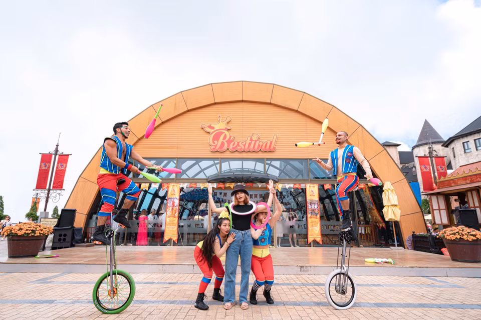 Los espectáculos artísticos en un festival en Sun World Ba Na Hills (Foto: VNA)