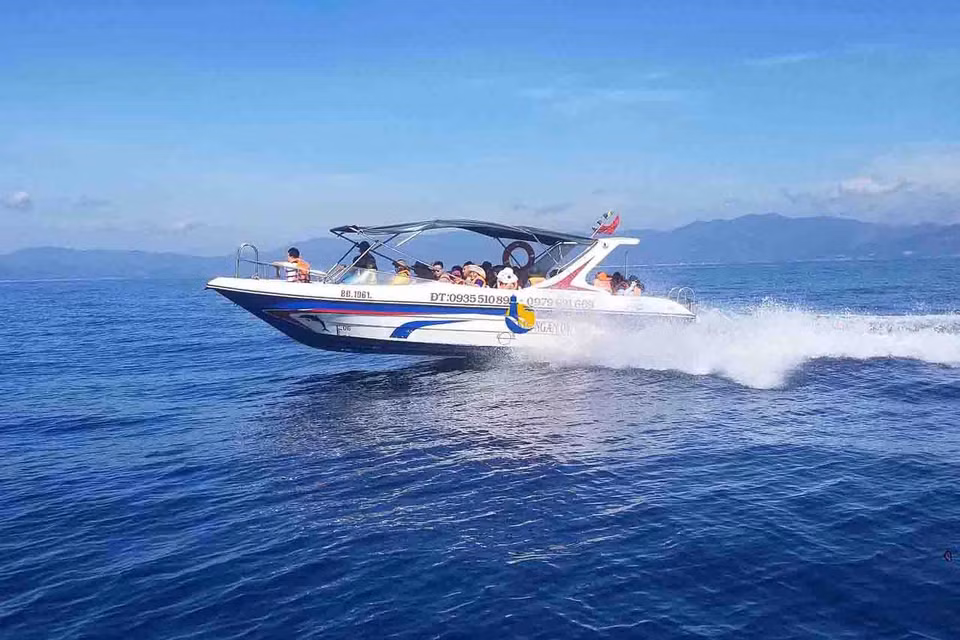En canoa a Cu Lao Xanh. (Foto: VNA)