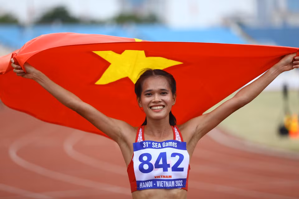 Pham Thi Hong Le llegó en el primer lugar en la carrera de 10 mil metros femenina con un tiempo de 35 minutos 56 segundos 38 centésimas (Foto: VNA)
