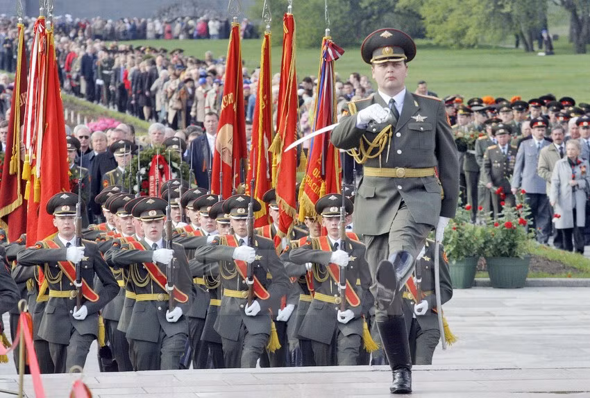 Desfile militar celebra 70 años de Día de la Victoria (9/5/1945-9 / 5/2015). (Foto: Documentación Internacional/VNA)