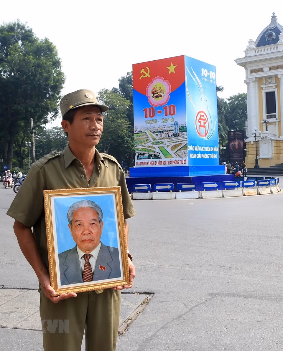 Los capitalinos despiden a Do Muoi, exsecretario general del Partido Comunista de Vietnam (Fuente: VNA)