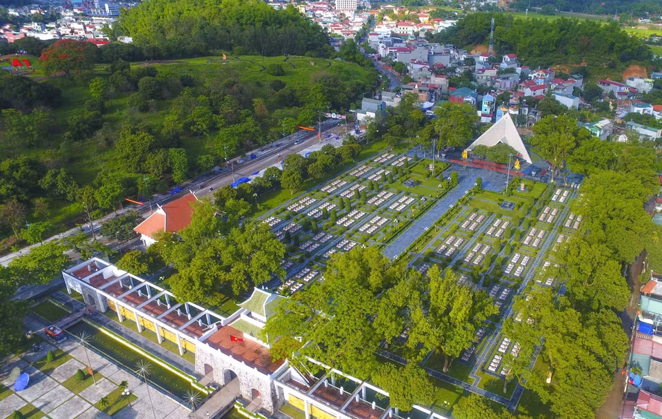 Con una superficie de 3,2 hectáreas, el Cementerio de Mártires A1 tiene nivel nacional y constituye un lugar de descanso de héroes y mártires que se sacrificaron en la batalla de Dien Bien Phu de 1954 (Fuente: VNA)