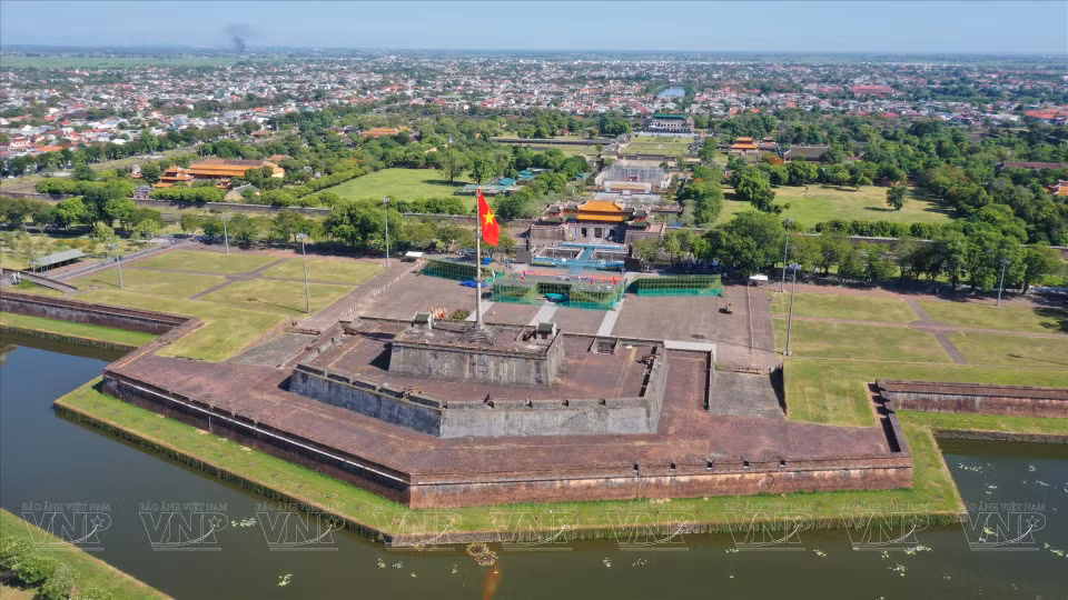 Área de la pasarela frente a la plaza Ngo Mon - Hue, la zona más alta e importante del sistema de murallas defensivas de la ciudad imperial de Hue. (Foto: VNA)