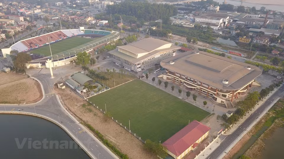 Bajo el lema "Por un Sudeste Asiático más fuerte", los SEA Games 31 tendrán lugar del 12 al 23 de mayo en Hanoi y 11 localidades cercanas, y contarán con 40 disciplinas, de las cuales 36 fueron aprobadas por el Comité Directivo Nacional para los Juegos Deportivos regionales, a saber: atletismo, deportes acuáticos, gimnasia, remo, kickboxing, esgrima, fútbol, bádminton, tenis, voleibol, baloncesto, ciclismo, vovinam, pencak silat, golf, buceo, muay, entre otros. Más de 13 mil atletas, entrenadores y personal asociado intervendrán en la cita deportiva, entre ellos, mil 341 son vietnamitas. Se trata de la segunda ocasión que Vietnam organiza los SEA Games, luego de la edición de 2003. (Fuente:Vietnamplus)