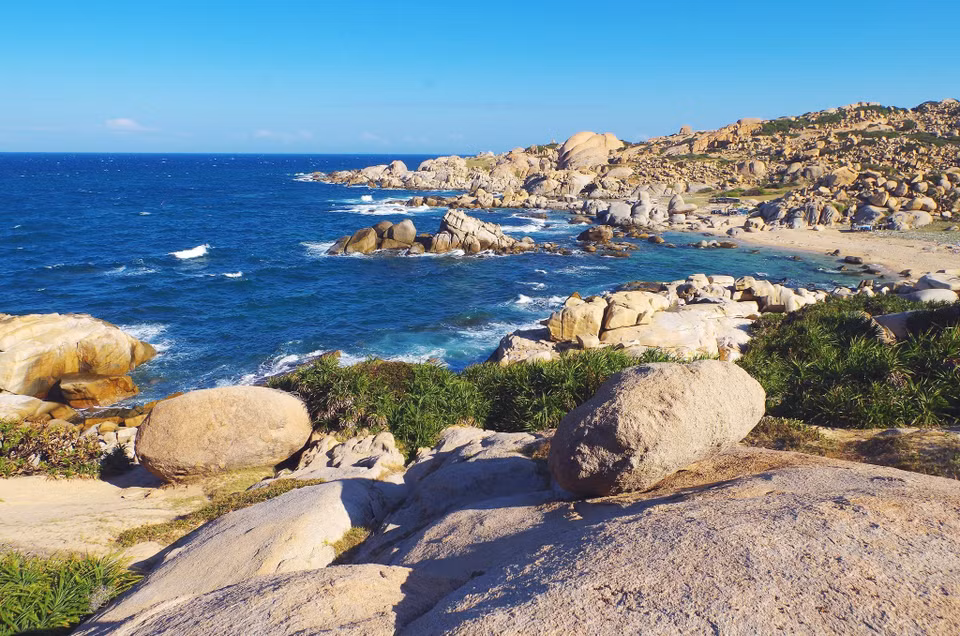 Ninh Thuan busca implementar el proyecto Cap Padaran Mui Dinh, incluidos un complejo de hoteles, villas en la playa, complejos deportivos y de entretenimiento entre las dunas de arena subdesérticas y lagos naturales. (Fuente: VNA)