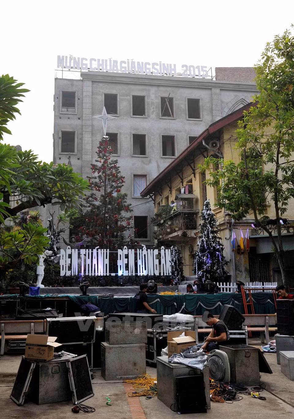 Preperan el escenario para la Nochebuena (Fuente; VNA)