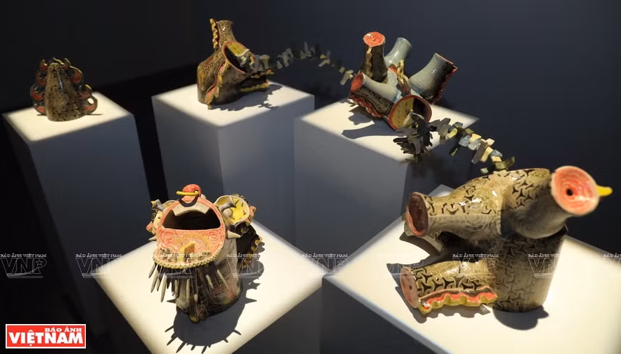 Obras exhibidas en el muestrario "Loong Koong" (Foto: VNA)