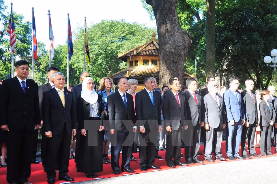 Delegados participantes en la ceremonia (Fuente: VNA)