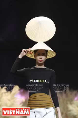 La colección de Chula también combina estilos occidentales y orientales (Fuente: Revista Vietnam)