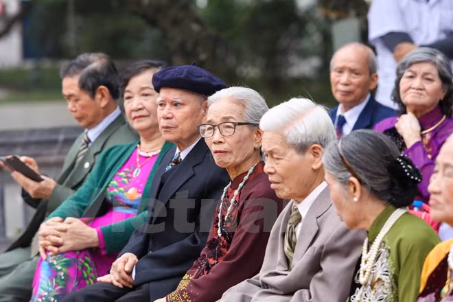 Al menos 20 parejas que marcan 50 años conjuntos celebraron su boda de oro (Fuente: VNA)