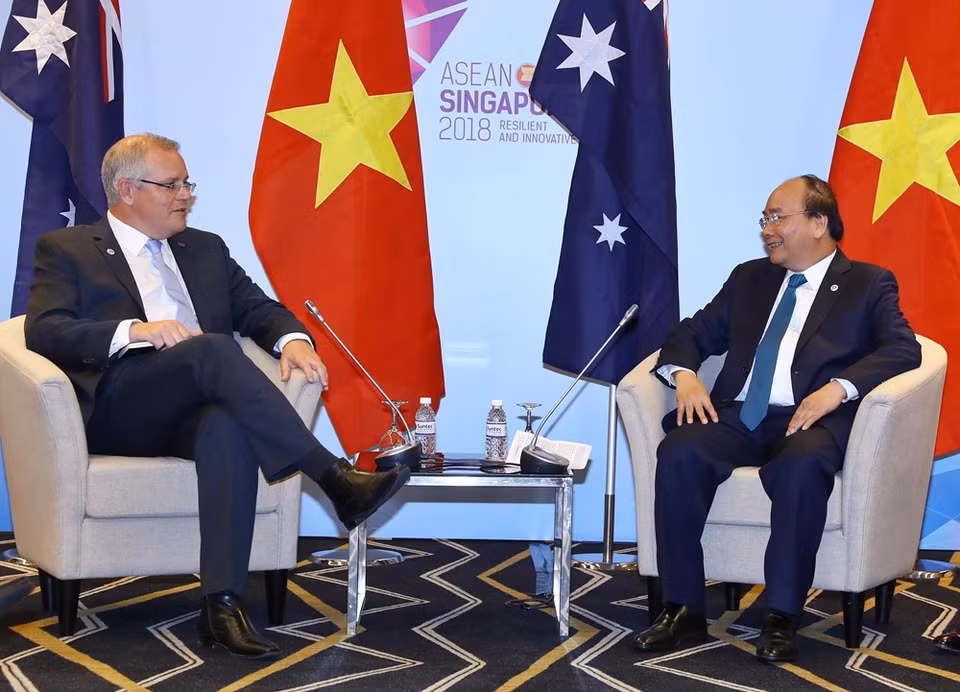 La reunión entre el primer ministro Nguyen Xuan Phuc y su homólogo australiano Scott Morrison en Singapur el 14 de noviembre (Fuente: VNA)