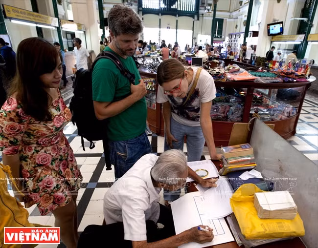 A turista extranjeros les interesa el oficio de Van Ngo 