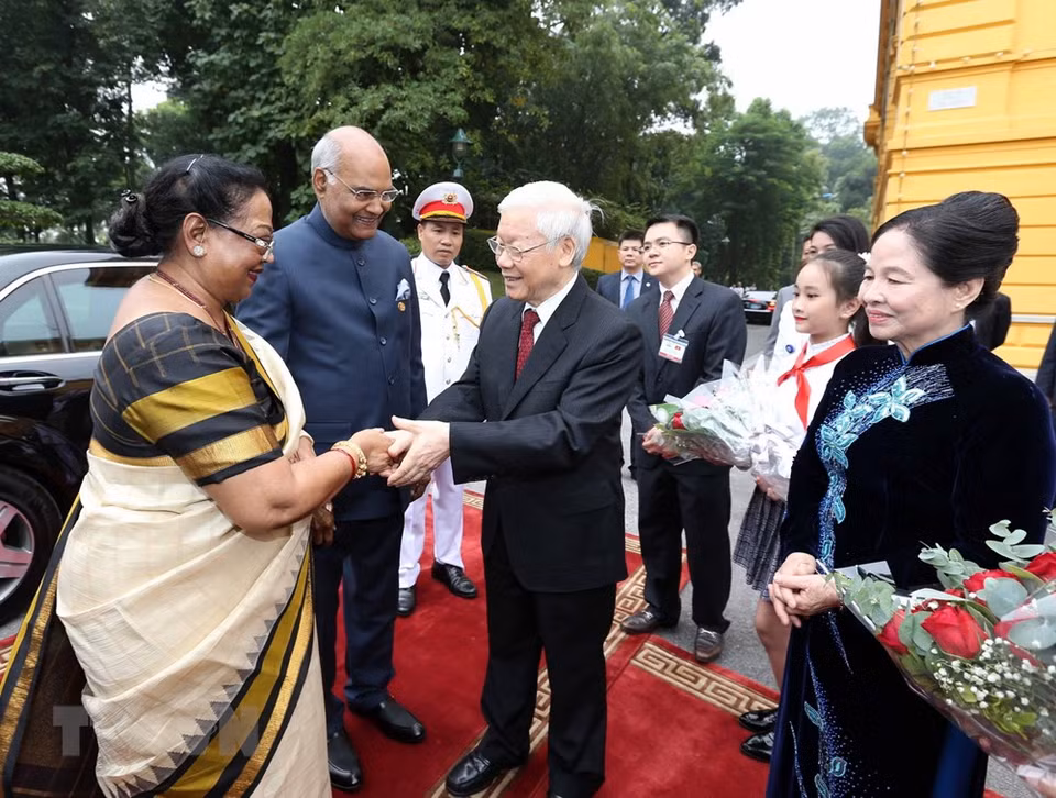 El secretario general del Partido Comunista (PCV) y presidente de Vietnam, Nguyen Phu Trong, recibió al jefe de Estado indio, Ram Nath Kovind (Fuente:VNA)