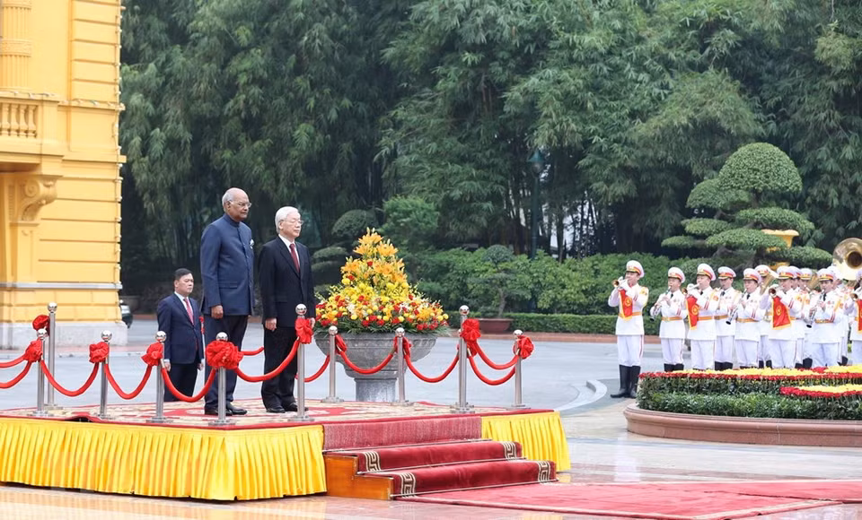 El secretario general del Partido Comunista (PCV) y presidente de Vietnam, Nguyen Phu Trong, recibió al jefe de Estado indio, Ram Nath Kovind (Fuente:VNA)