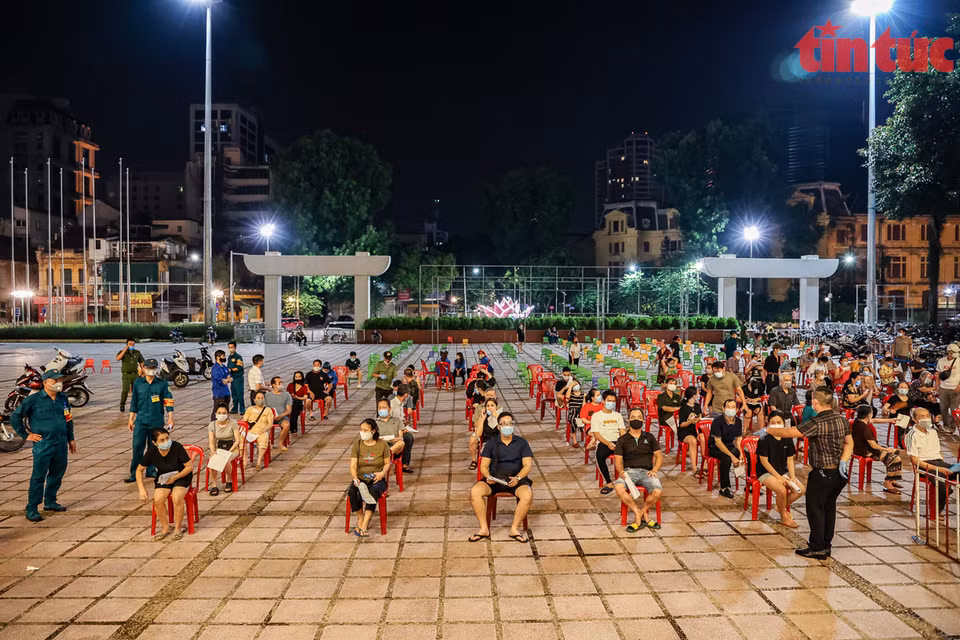 Hanoi se centra en implementar la meta de vacunar la primera dosis al 100 por ciento de las personas mayores de 18 años hasta el 15 de septiembre (Fuente: VNA)