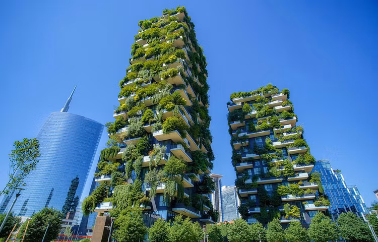 Completado hace siete años, el Apartamento de Bosco Verticale en Italia consta de dos torres residenciales, y alberga más de 900 árboles (Fuente: Getty Images)