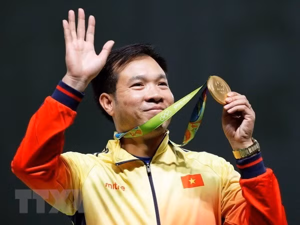 En los Juegos Olimpicos de 2016 en Brasil, el tirador Hoang Xuan Vinh ganó las medallas de oro y plata, y estableció un récord olímpico en el evento de pistola de aire comprimido a 10 metros (Fuente: VNA)