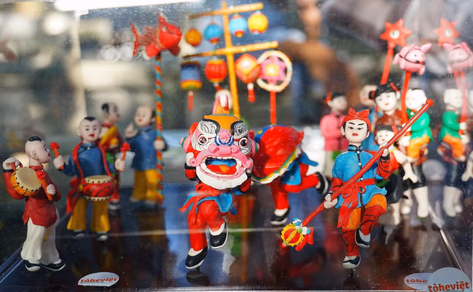 El juego para el Festival del Medio Otoño del artesano Dang Van Hau se basa en las técnicas de elaboración de To he de Dong Xuan, Pho Khach y Phu Xuyen, localidades de Hanoi. (Fuente: VNA)