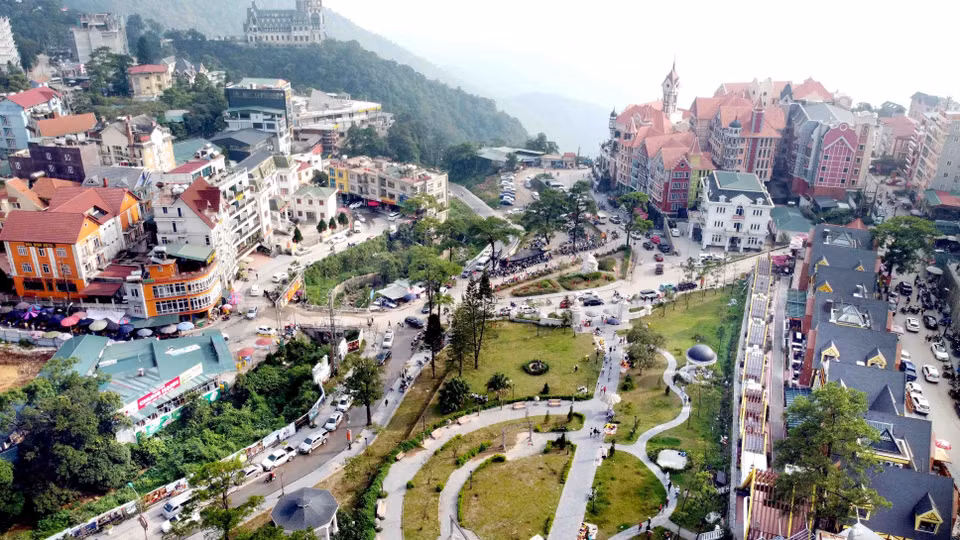 Camino a la zona turística de Tam Dao. (Foto: VNA)