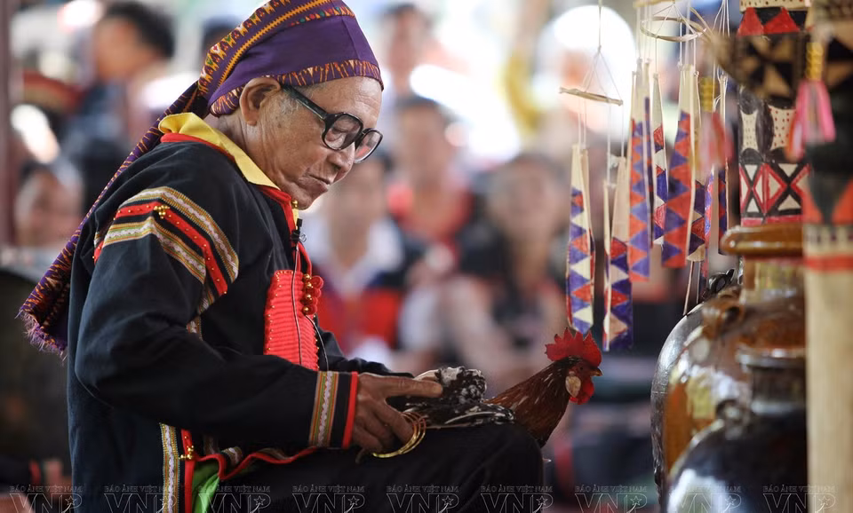 Trajes tradicionales de la etnia minoritaria Ede.