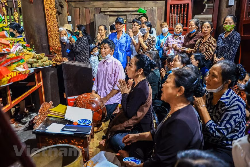 La pagoda Keo (llamada también Than Quang Tu) se encuentra en la comuna de Duy Nhat, en el distrito de Vu Thu, en la provincia de Thai Binh. Consta de dos conjuntos arquitectónicos: uno para honrar a los budas y otro dedicado al santo Duong Khong Lo, reconocido por su aporte a la construcción de esa obra bajo la dinastía Ly. Según la historia, ese fundador nació en 1016 en la aldea de Giao Thuy. A los 29 años de edad, dedicó su vida al budismo. En 1061, edificó la pagoda de Nghiem Quang, primer nombre de la hoy Than Quang Tu. Hasta hoy mantiene conservadas sus obras. (Foto: Vietnamplus) 