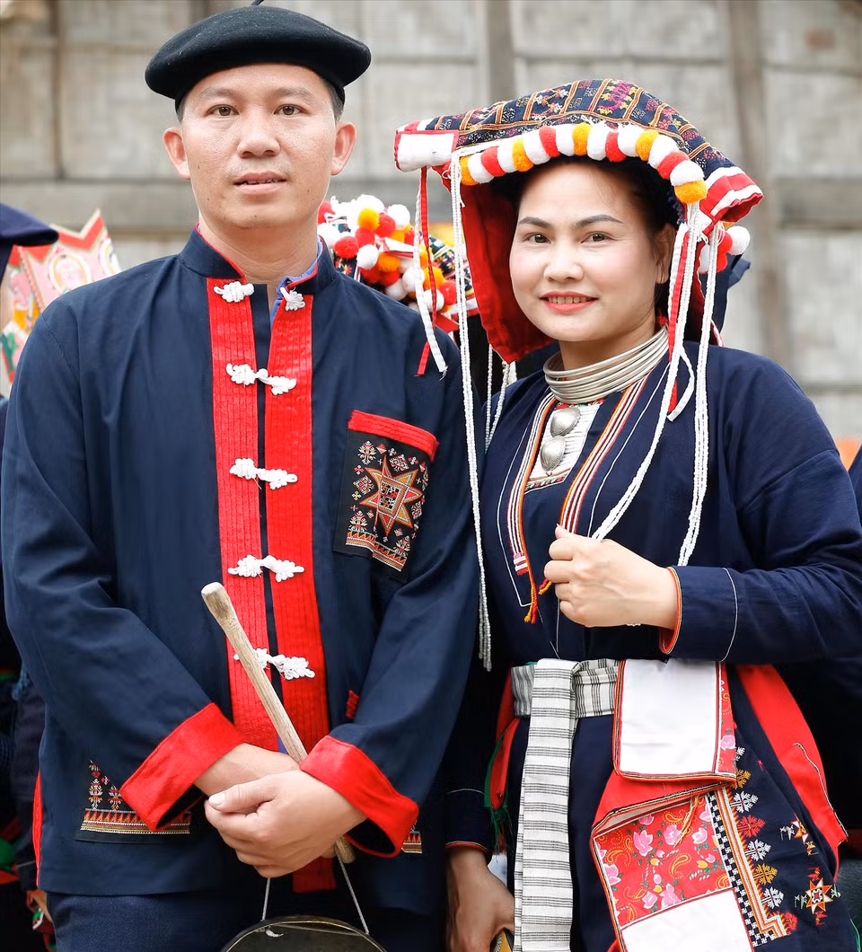 Los trajes tradicionales son una de las bellezas del grupo Dao Quan Chet.