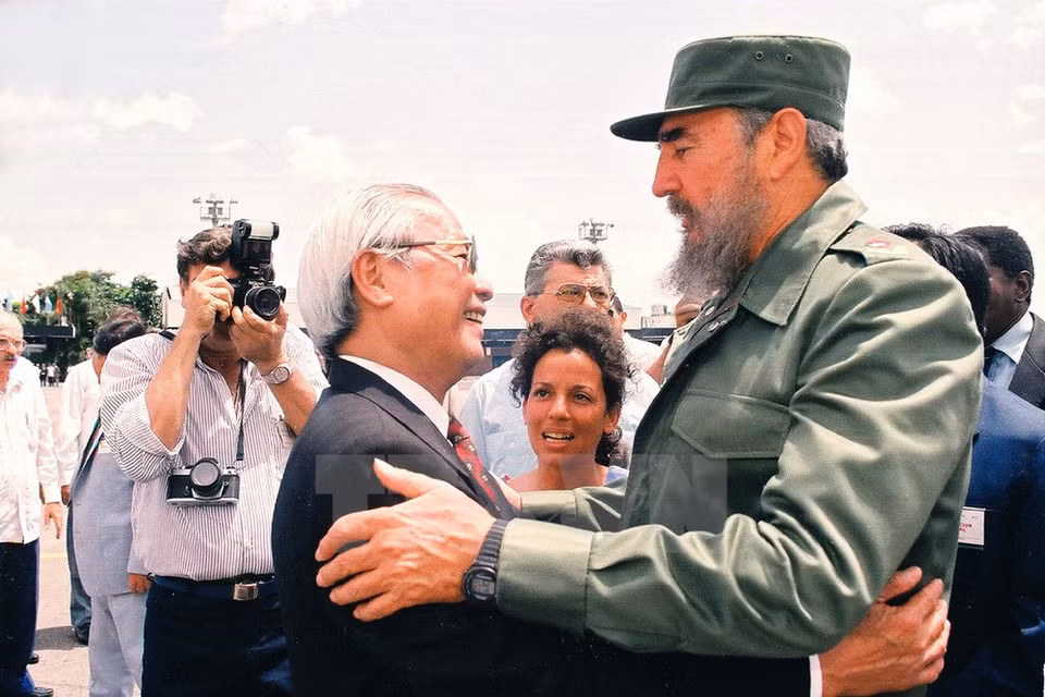 El compañero Vo Van Kiet y Fidel Castro en La Habana el 10 de julio de 1993 (Fuente: VNA)