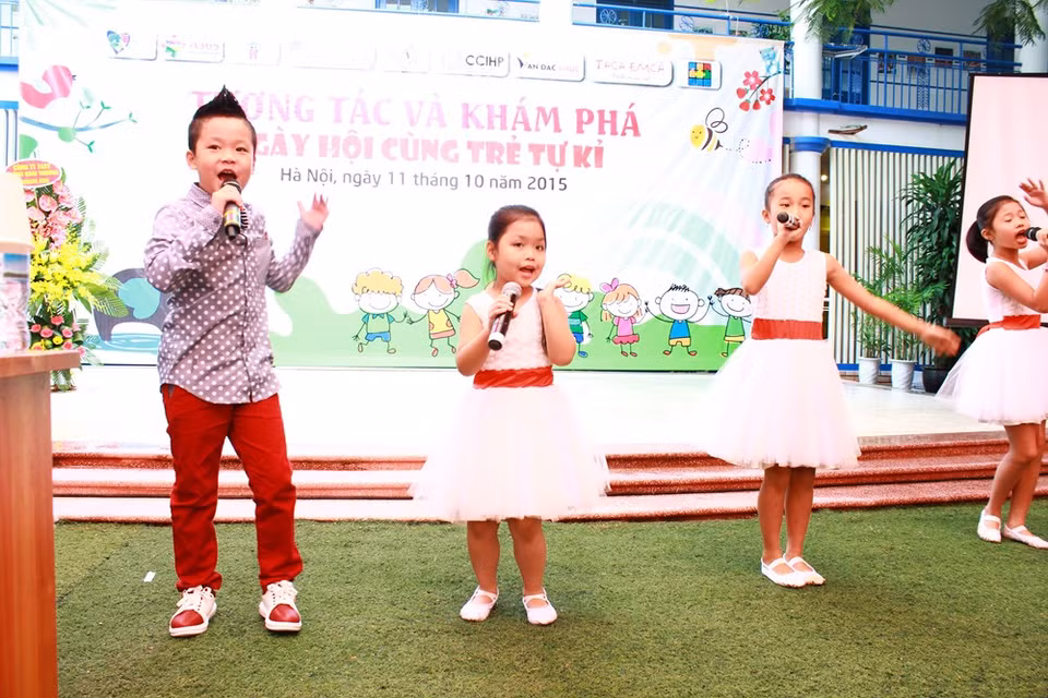 Niños muestran talentos como cantar, bailar,… (Fuente: VNA)