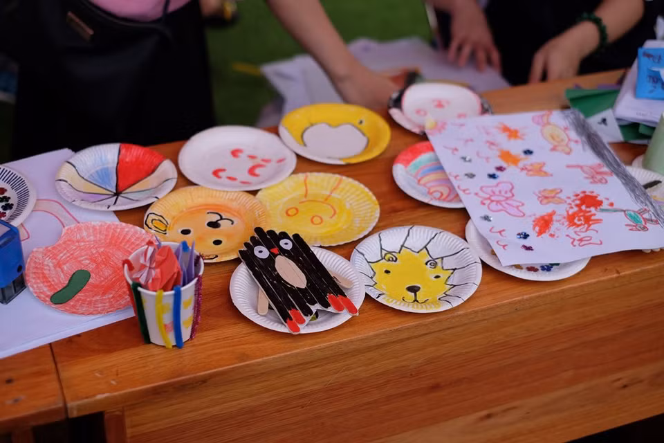 Creaciones de los niños se exponen. (Fuente: VNA)