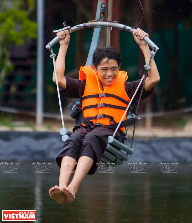 Cruzar el río con un sistema de poleas es una experiencia increíble. Foto: Nguyen Luan