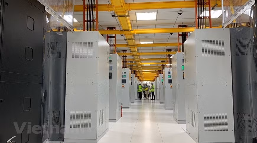 Los equipos modernos aquí son suministrados por marcas de renombre y alta confiabilidad de países del G7 como Cumin, Hitachi y Siement. (Foto: VNA)