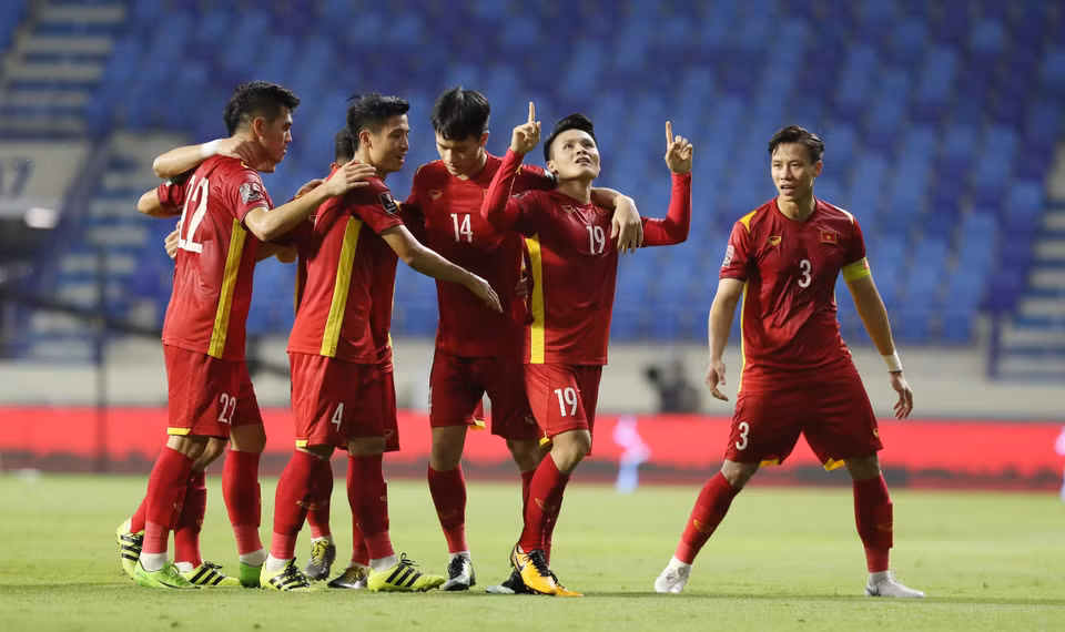 Quang Hai festeja con sus compañeros al estampar el 2-0 en la pizarra al minuto 62. (Foto: Corresponsales de VNA en EAU)