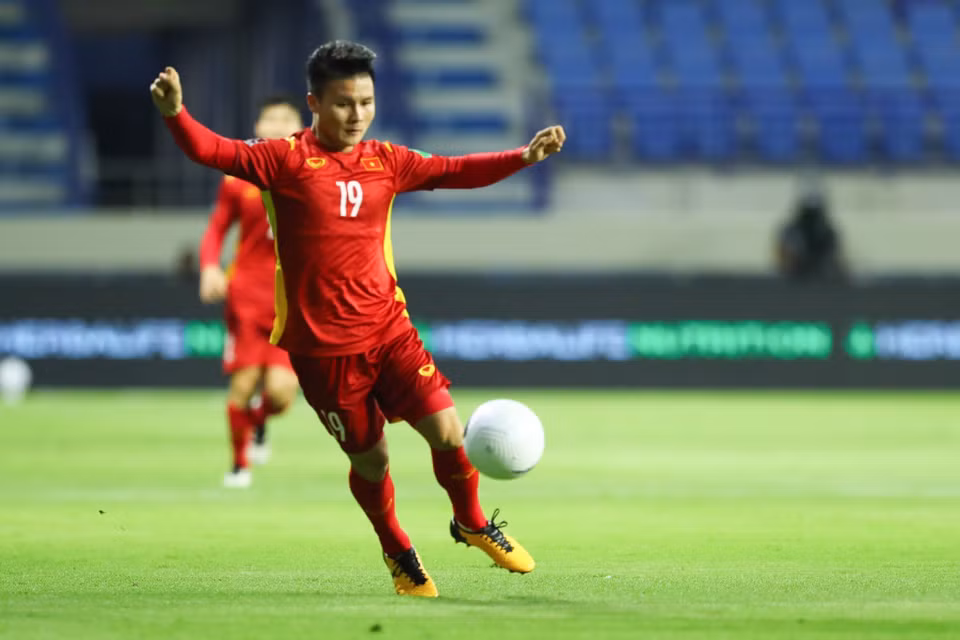 El control de balón de Quang Hai. (Foto: Corresponsales de VNA en EAU)
