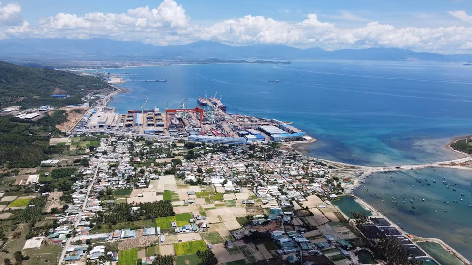 La zona económica de Van Phong abarca una superficie de aproximadamente 150 mil hectáreas en el distrito de Van Ninh y la ciudad municipal de Ninh Hoa, provincia de Khanh Hoa. (Foto: VNA)