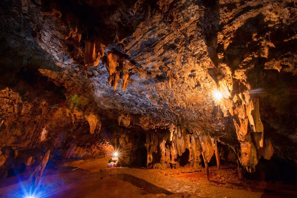Belleza del interior de la cueva Tien Phi. (Foto: VNA)