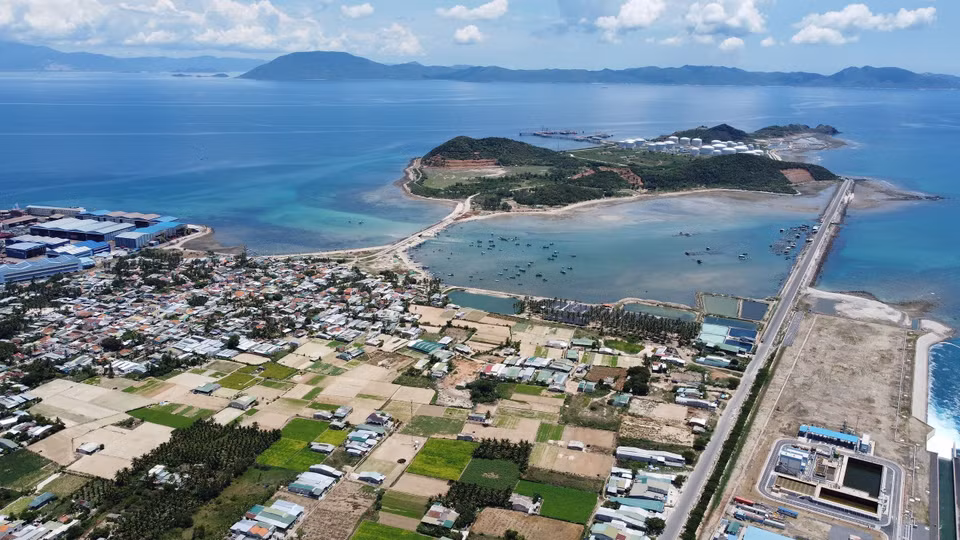 La zona económica de Van Phong abarca aproximadamente 150 mil hectáreas, incluidas alrededor de 80 mil de superficie de agua y 70 mil de continente e islas. (Foto: VNA)