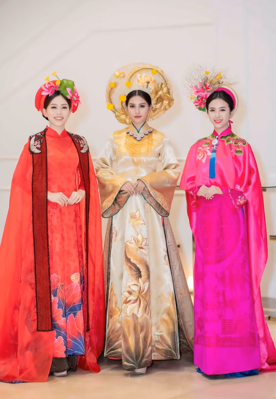 Las misses vietnamitas presentan la colección “El misterioso oriente” del diseñador Tran Thien Khanh. (Fuente: VNA)