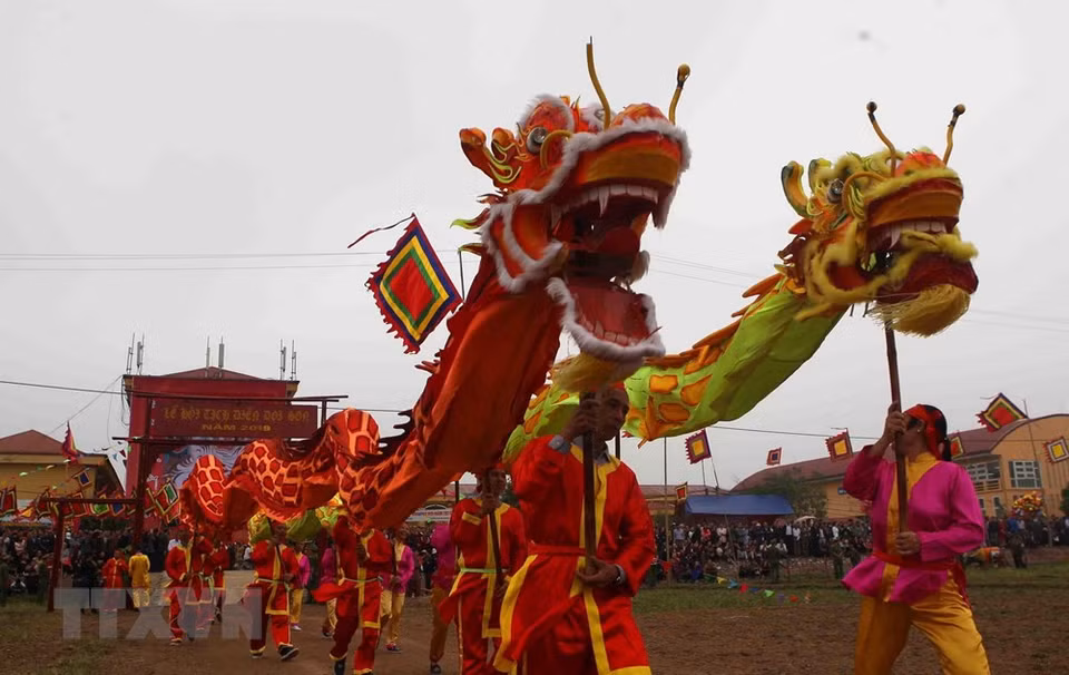 Danzas de dragón en el Festival Tich Dien. (Fuente: VNA)