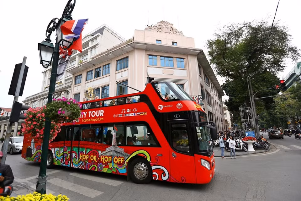 Autobuses para turistas en Hanoi. (Foto: VNA)