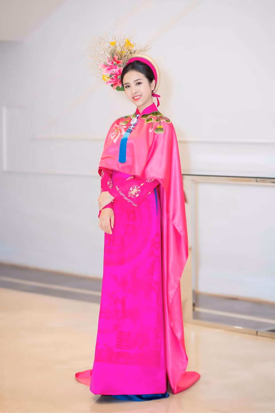 La miss Thuy An presenta la colección “El misterioso oriente” del diseñador Tran Thien Khanh. (Fuente: VNA)